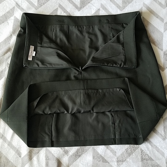 LOFT Skirt Dark Olive Green Button Accent Size 8 - Picture 3 of 6